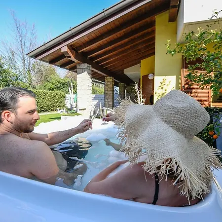 Desenzanoloft Official Partner Marriott Homes & - Luxury With Jacuzzi And Garden Villa