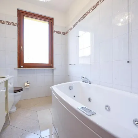 Desenzanoloft Official Partner Marriott Homes & - Luxury With Jacuzzi And Garden Villa *
