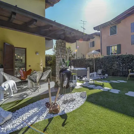 Desenzanoloft Official Partner Marriott Homes & - Luxury With Jacuzzi And Garden Villa