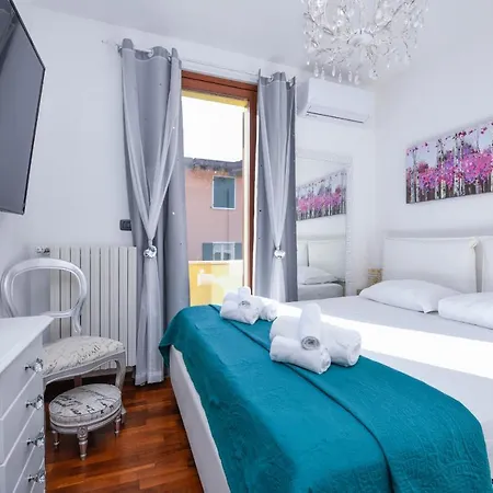Desenzanoloft Official Partner Marriott Homes & - Luxury With Jacuzzi And Garden Villa