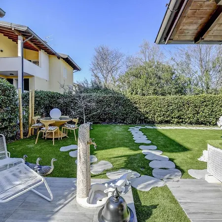 Villa Desenzanoloft Official Partner Marriott Homes & - Luxury With Jacuzzi And Garden Desenzano del Garda