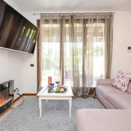 Vila Desenzanoloft Official Partner Homes & By Marriott Bonvoy - Luxury With Jacuzzi And Garden Desenzano del Garda