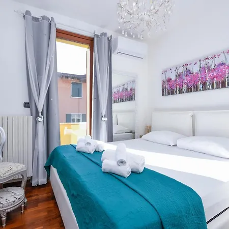 Villa Desenzanoloft Official Partner Marriott Homes & - Luxury With Jacuzzi And Garden Desenzano del Garda