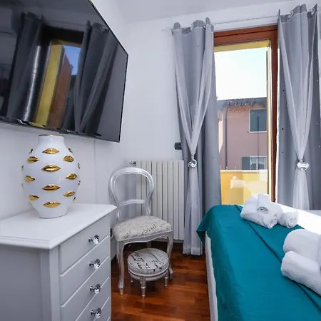 Desenzanoloft Official Partner Marriott Homes & - Luxury With Jacuzzi And Garden Villa