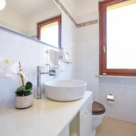 Villa Desenzanoloft Official Partner Marriott Homes & - Luxury With Jacuzzi And Garden Desenzano del Garda
