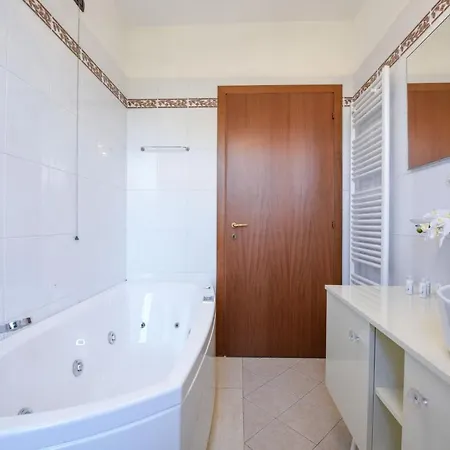 Villa Desenzanoloft Official Partner Marriott Homes & - Luxury With Jacuzzi And Garden *